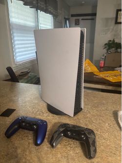 Digital ps5 with 2 controllers
