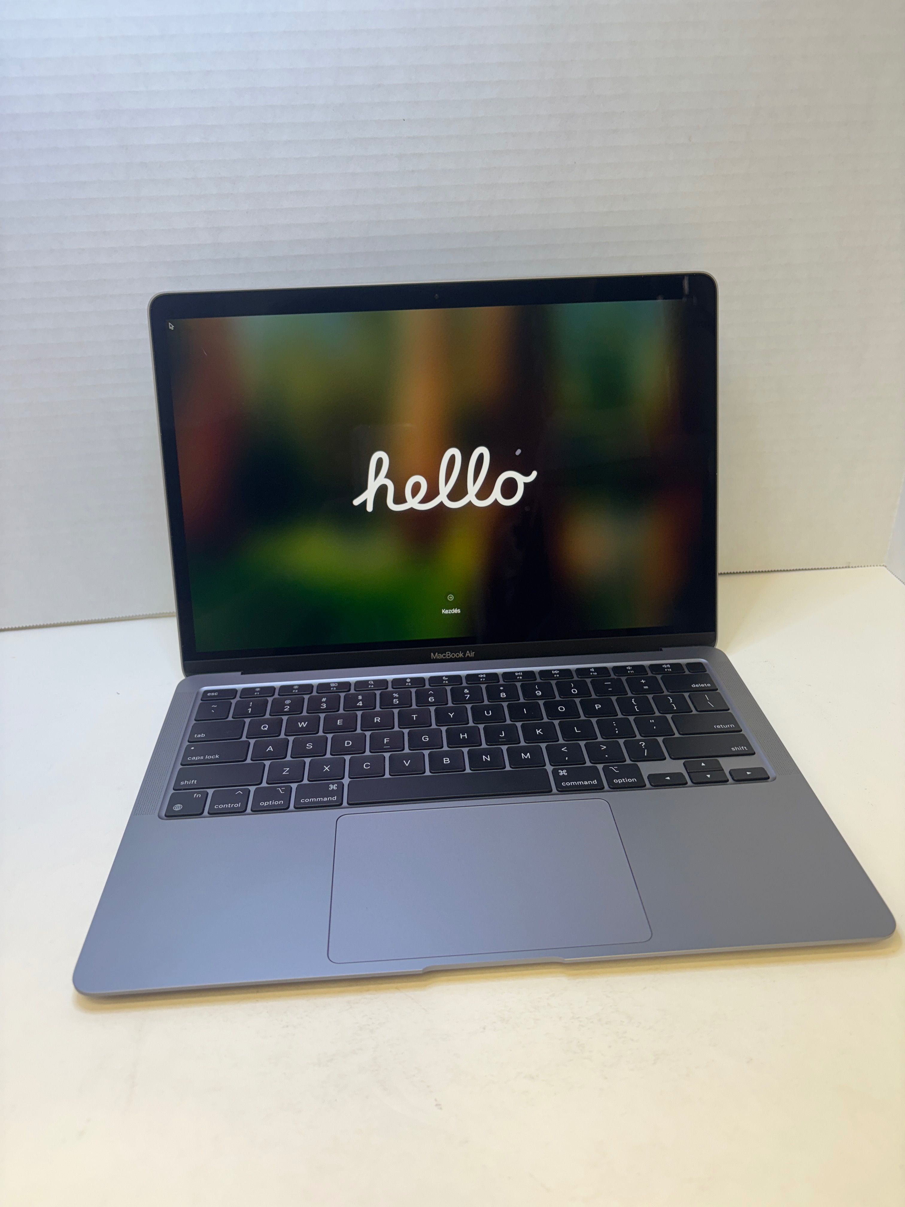 MacBook Air 13" (M1, 2020), 7-Core, 8GB RAM, 256GB SSD - Space Grey (WITH APPLE CARE )