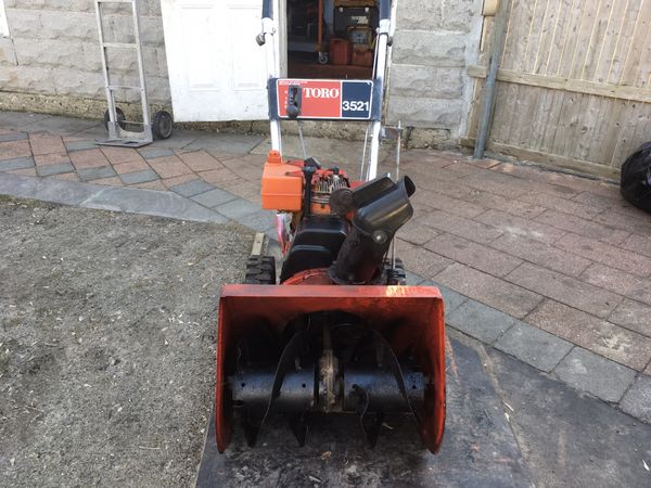 Selling my Toro snowblower 22 inch path 3 1/2 horse motor starts up