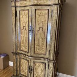 TV Cabinet/Armoire