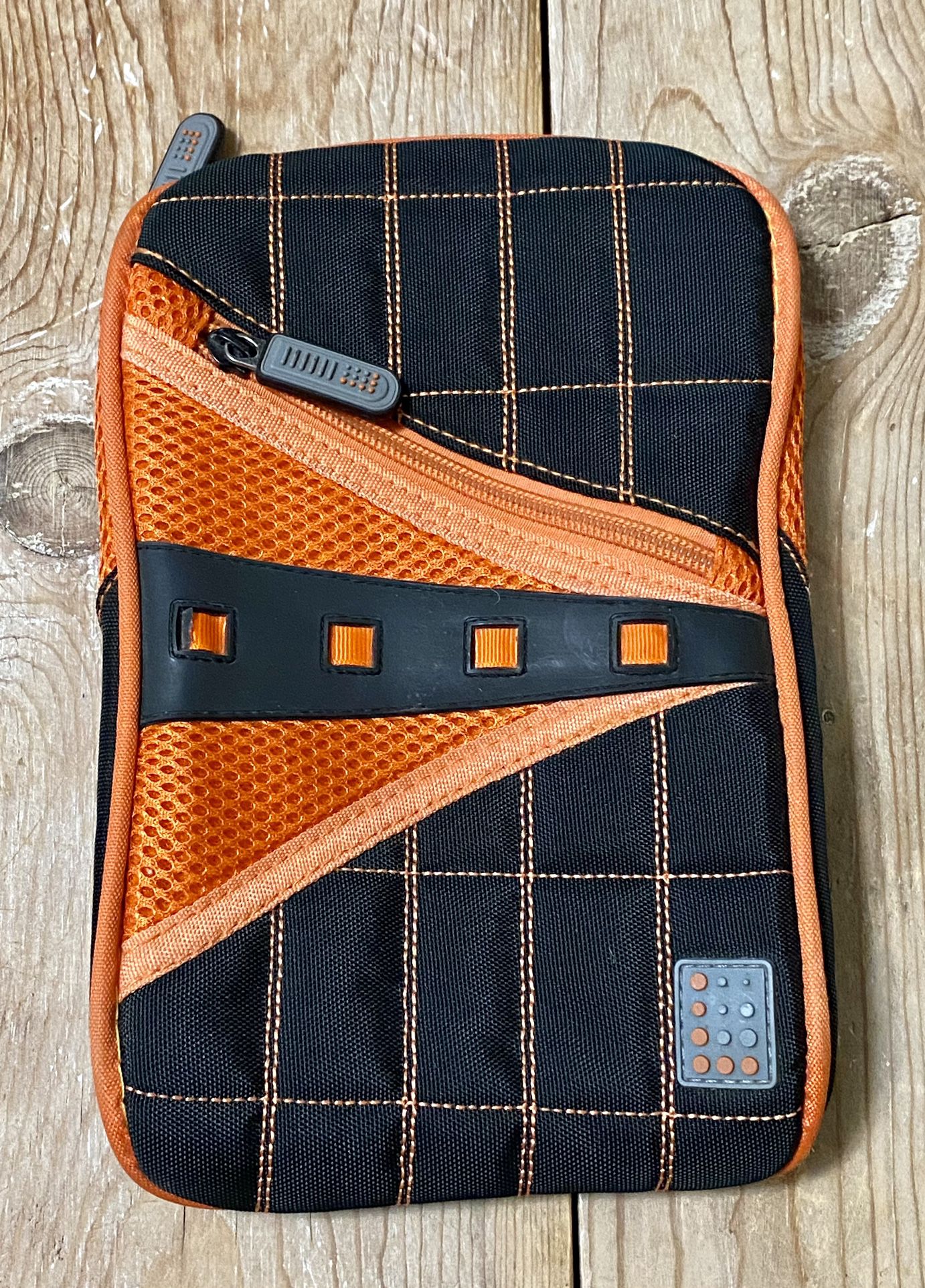 Lifeworks Universal Tablet Sleeve Carrying Case 6 - 7" Sporty Orange/Black EUC