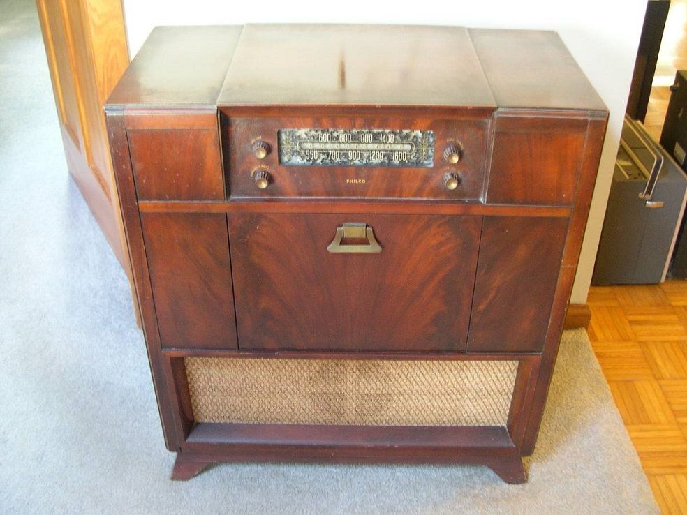 1948/1949 Vintage Philco Radio Console: Model 48-1282