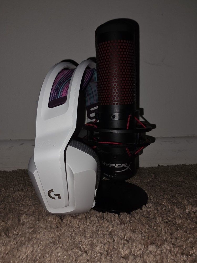 Logitech G733 Lightspeed Wireless Headset + HyperX Quadcast Microphone