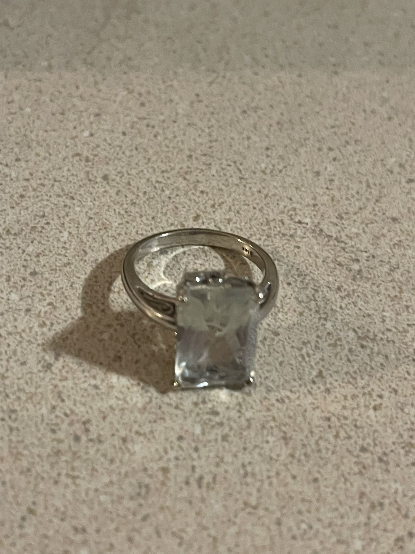 14k White gold green gemstone cocktail ring