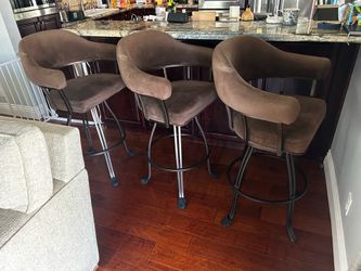 I have 2 different sets of bar stools