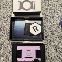 Ridge Wallet And Air Tag Cash Strap With AirTag 