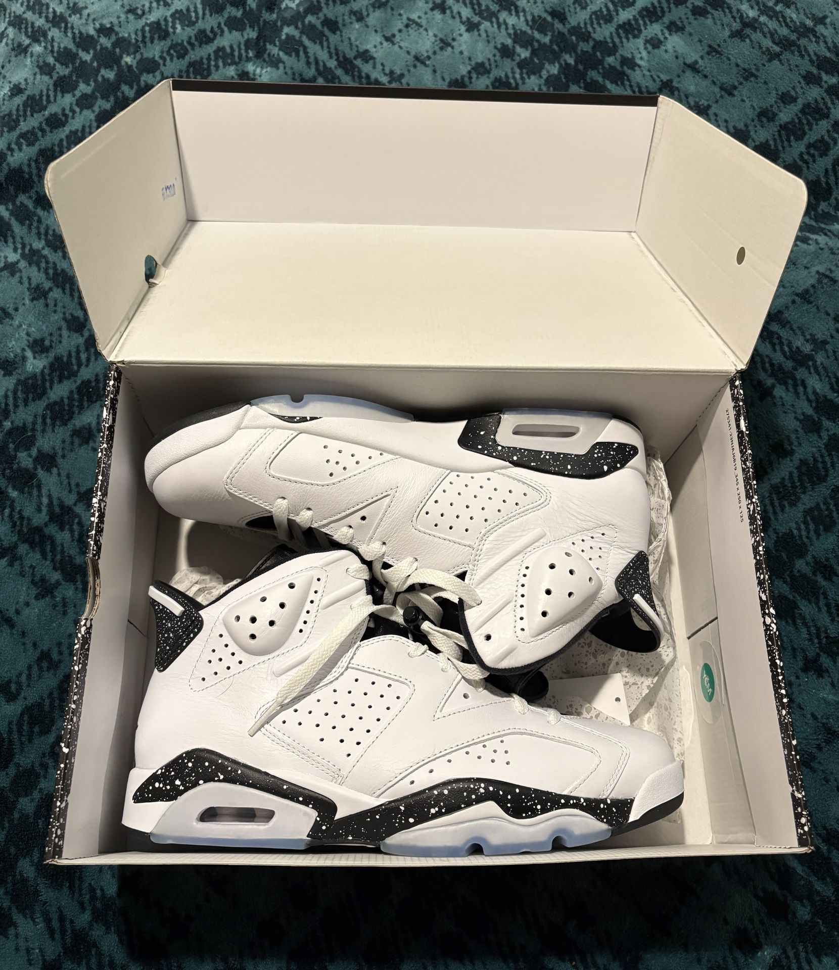 Air Jordan 6 Retro Reverse Oreo Sneaker