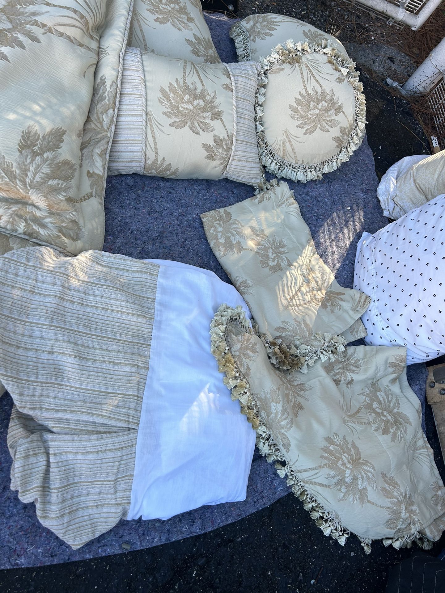 King size comforter Tommy bahama  $100