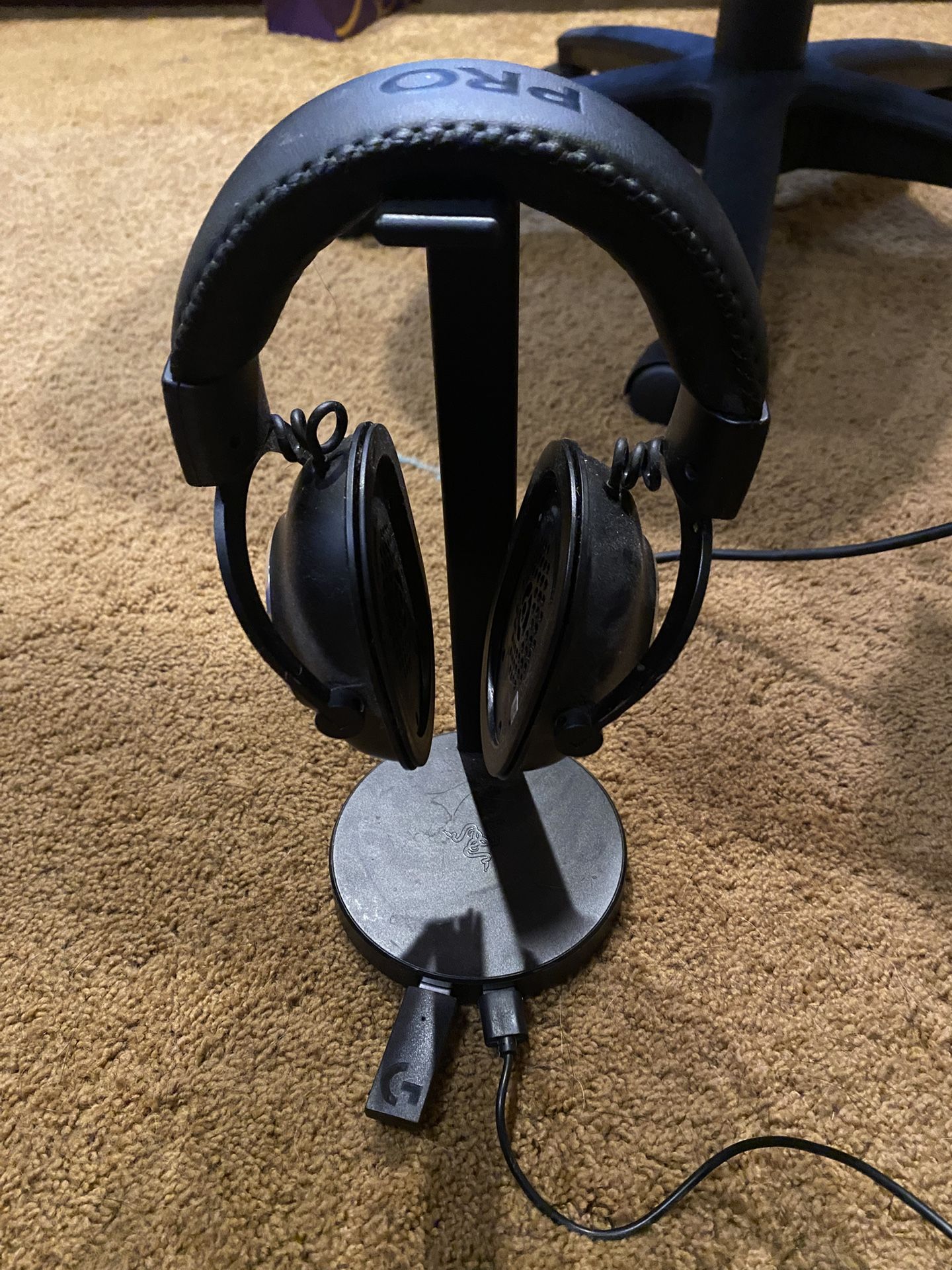 Logitech G Pro X Wireless Headphones + Razer Base Station Stand