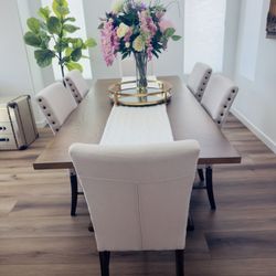 Beautiful Dining Room Table with 6 Chairs 
