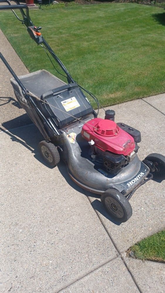 Honda HRC 216 Commercial Grade Lawn Mower