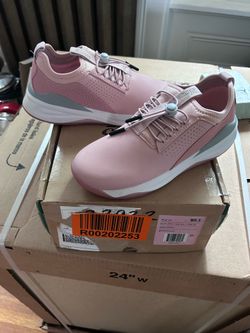 Woman’s 6.5 pink clove sneakers