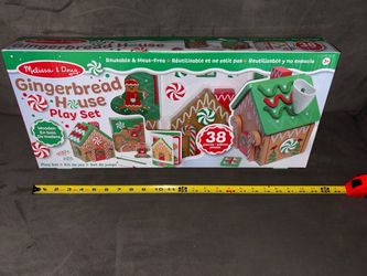 New Melissa & Doug Wooden Gingerbread House Play Set