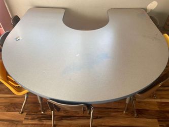 🪑 Mesa infantil con 12 sillas en venta – $120🪑