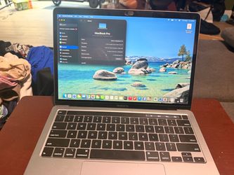 MacBook Pro 13” 2020 – 16GB RAM – 500GB