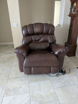 Lazy boy BIG and TALL  leather COLOR: coffee reclining chair