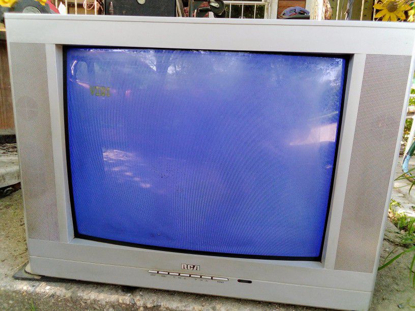 Vintage CRT 24" Television by RCA / Retro Gaming TV - Model 24V510T - Works well!
