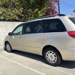 2004 Toyota Sienna
