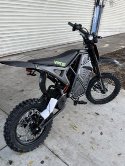 VIPCOO H3 Electric Dirt Bike for Adults and Teenagers, 3500W Electric Motorcycle, 220Nm Motor - 39mph, 60° Incline, Removable 48V/23Ah Battery, Brakes