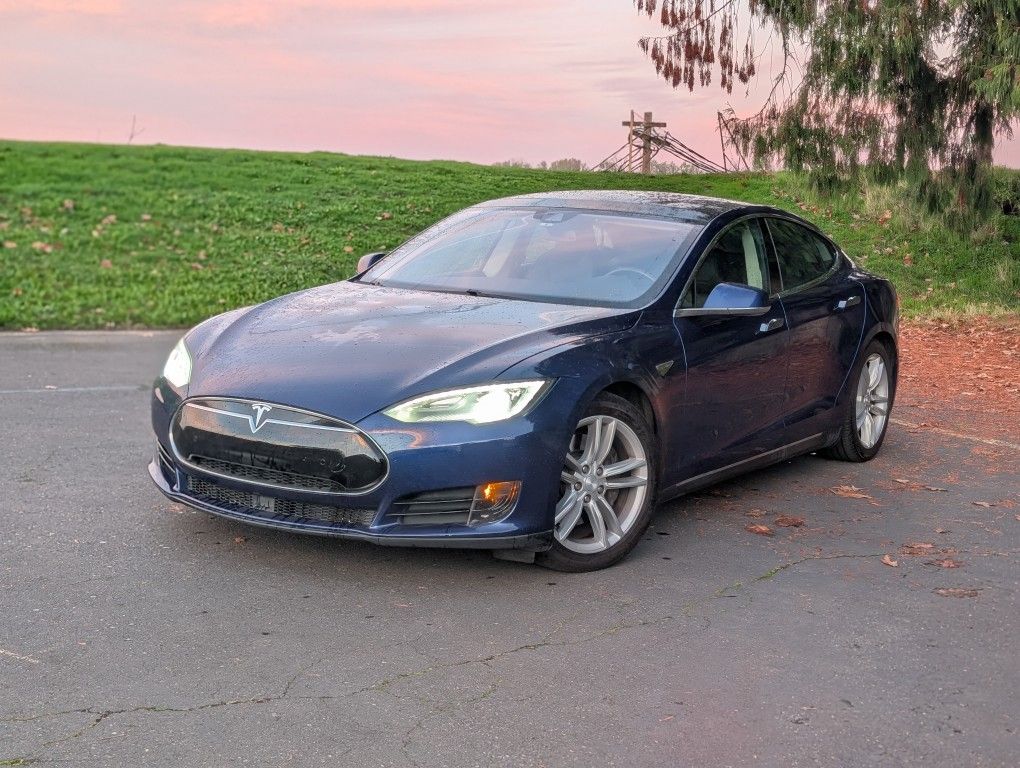 2015 Tesla Model S
