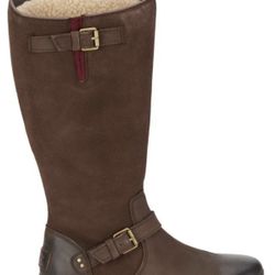 UGG Waterproof Thomsen Boots (size 7.5)