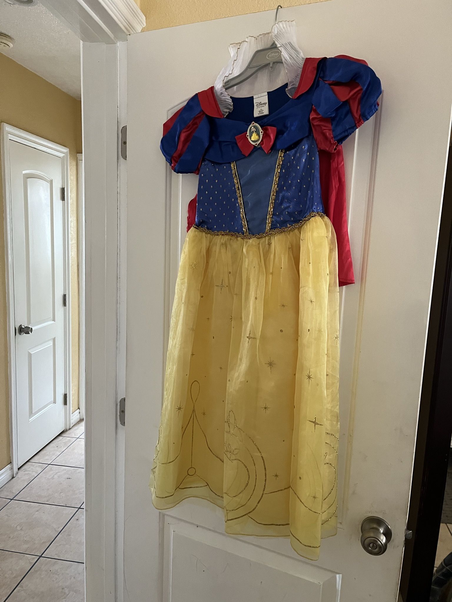 Snow White Girls Dress from Disney Store Size 7-8. Like New
