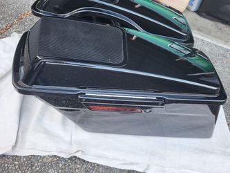 Harley saddle bags wit speaker lids