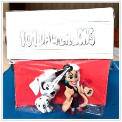 101 DALMATIONS 2PC FIGURE SET wITH DECAL