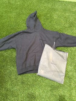 Black Essential hoodie