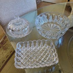 Beautiful vintage glass set. Three piece.  Excellent condition