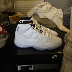 Jordan retro 11 Legend blue size 10