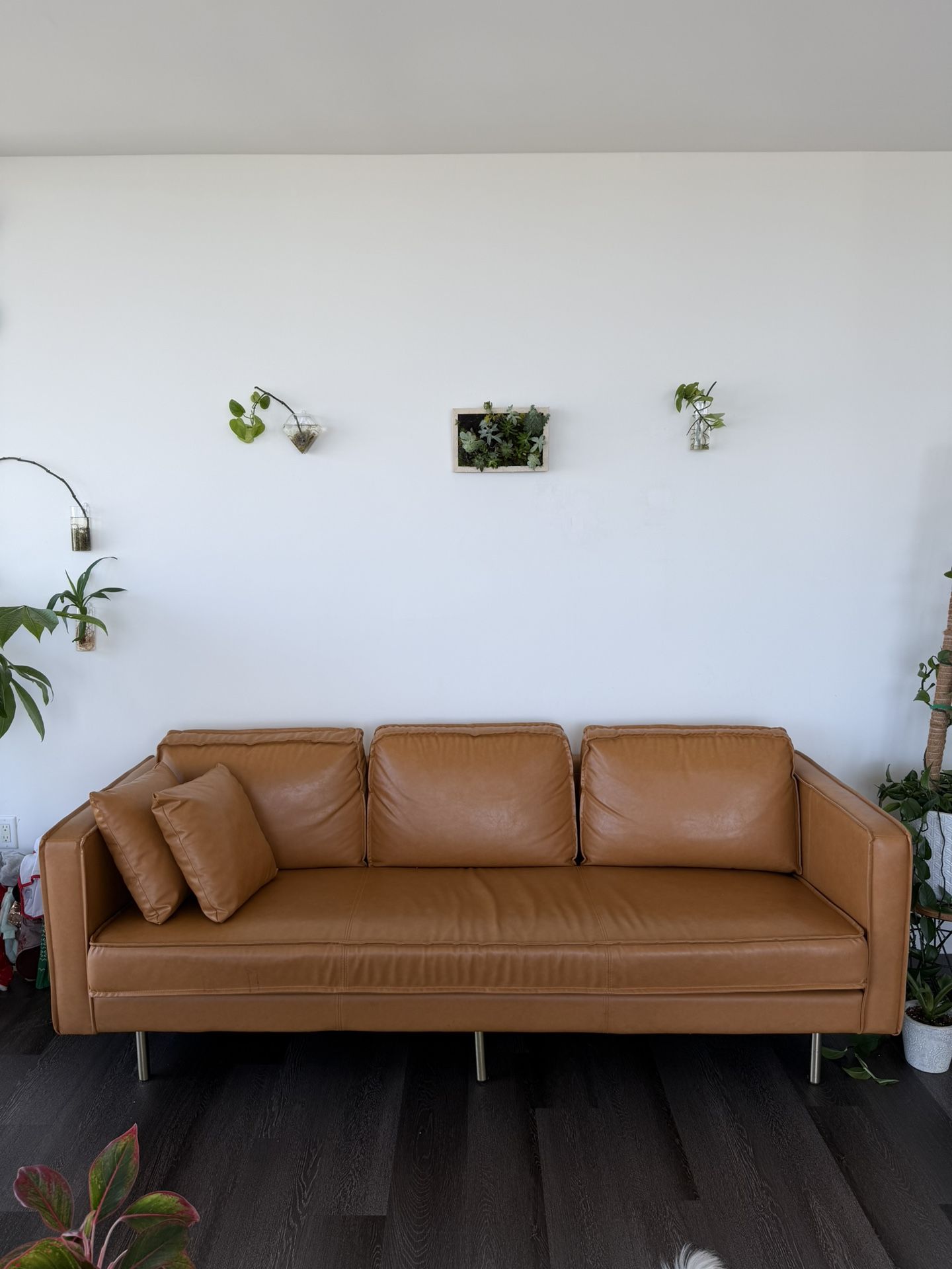 Leather Sofa / Mueble De Cuero