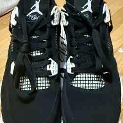 “White Thunder,” Jordan 4 Retro Deadstock