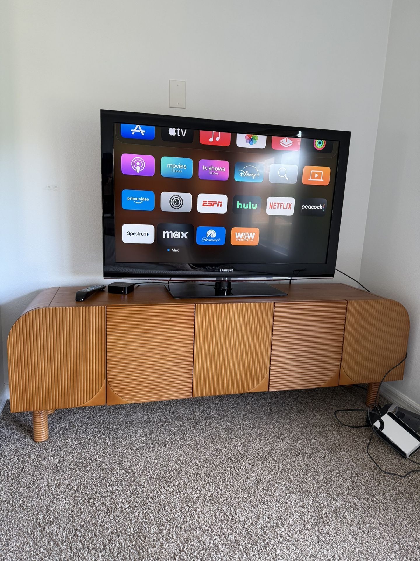 Samsung 44” Smart Tv