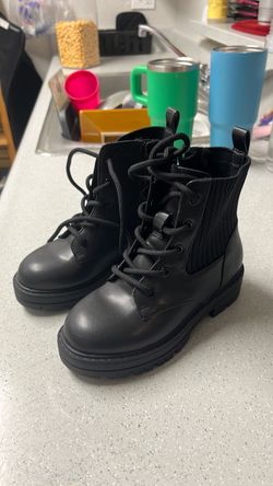 Sz 11 Macys INC boots