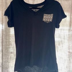Rue21 Black V-Neck Short Sleeve Tee with Patterned Pocket