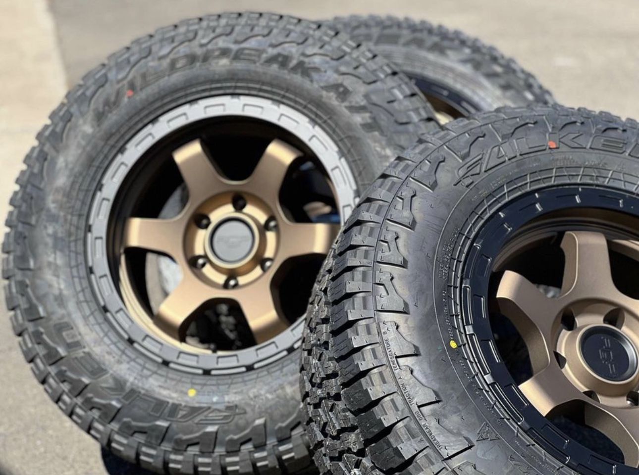 NEW GOLD 17” FORD F150 F150 EXPEDITION WHEELS RIMS TIRES 265/70R17