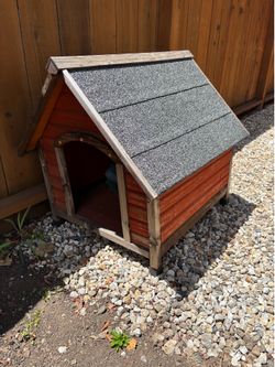 Outdoor pet house
