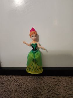 Disney LITTLE KINGDOM MagiClip Fabric Skirt ANNA Frozen Doll - Mattel