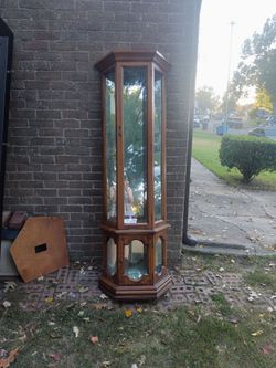 Corner curio