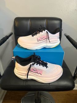 Hoka Skyflow Size 8.5D Women’s $95