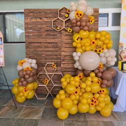 Bee Balloon Garland