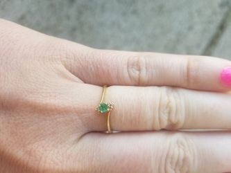 Emerald gold ring