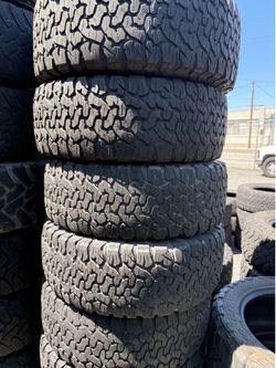 Vendo 285/70/R17 las 4 llantas Bfgoodrich las 4 por $220