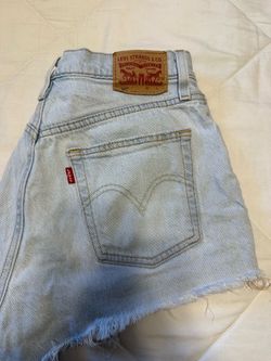 light wash levi’s 501 shorts