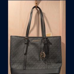 Michael Kors Jet Set Travel Shoulder Tote