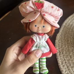 vintage strawberry shortcake doll 