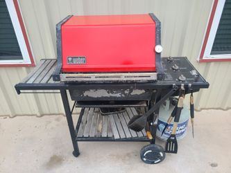 Throwback Red Weber Grill with propane and new Cover 