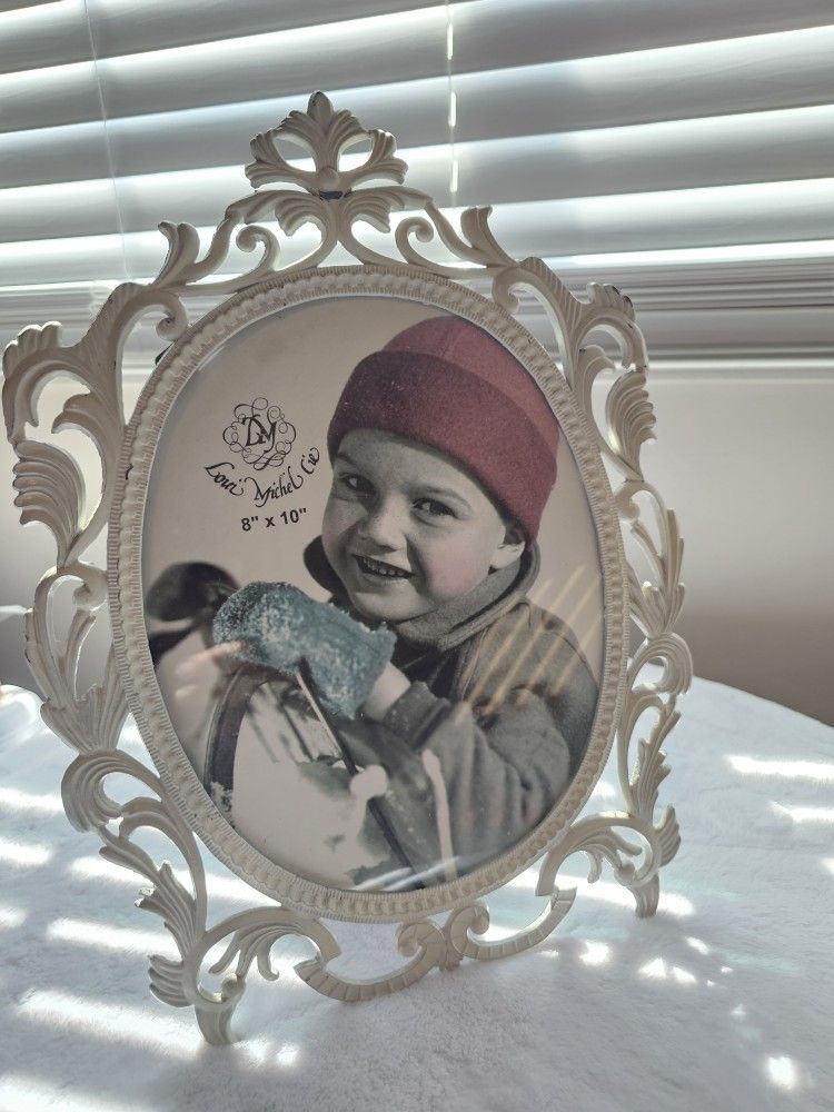$25.00 - Shabby Chic Or Victorian Picture Frame!  Perfect for 8x10" Picture or Artwork!  Metal/Easel Stand!  