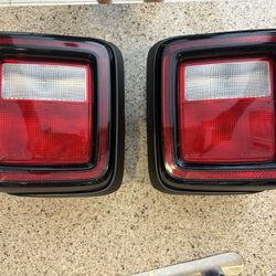 2 Stock rear brake lights for 22 Jeep high tide